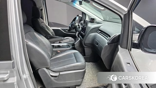 Hyundai Staria 2022 Серебряный из Кореи, фото 2