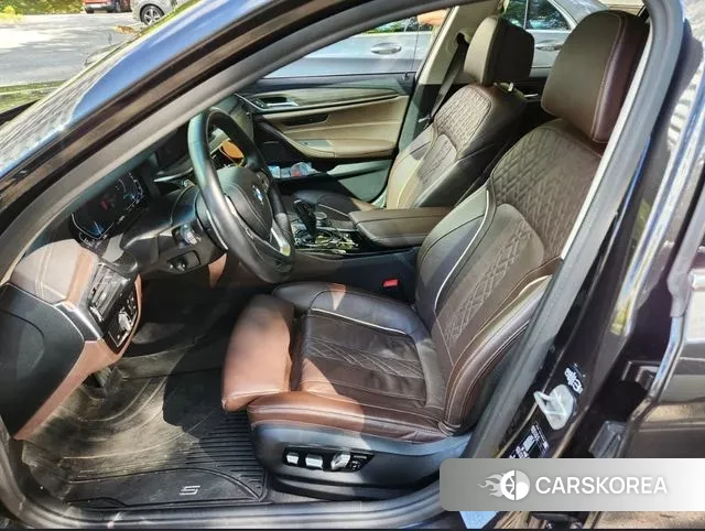 BMW 5 Series (G30) 2020 Серый из Кореи, фото 2