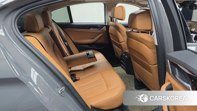 BMW 5 Series (G30) 2022 Серебристо-серый из Кореи, фото 2