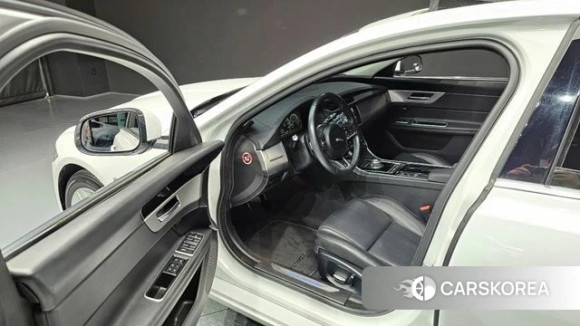 Jaguar XF (X260) 2019 Белый из Кореи, фото 2