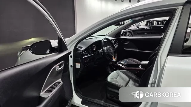 Kia Niro Plus 2022 Белый из Кореи, фото 2