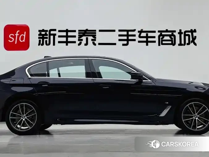 BMW 5 series 2022 Черный из Китая, фото 2