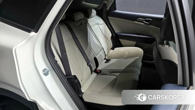 Kia Sportage 5th Generation Hybrid 2022 Белый из Кореи, фото 2