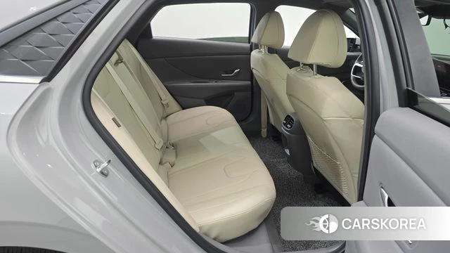 Hyundai The New Avante (CN7) 2023 Серебристо-серый из Кореи, фото 2