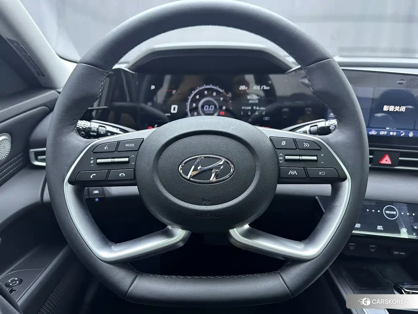 Hyundai Elantra 2023 Белый из Китая, фото 2