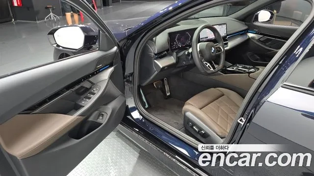 BMW 5 Series (G60) 2024 Черный из Кореи, фото 2