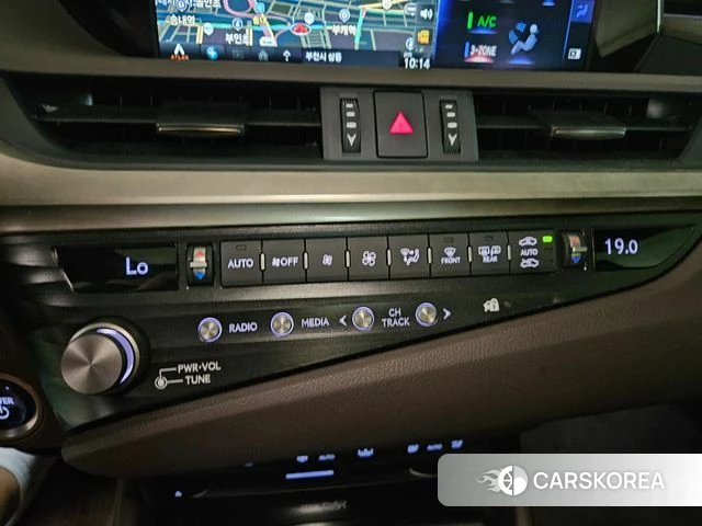 Lexus ES300h 7th generation 2021 Серебристо-серый из Кореи, фото 2