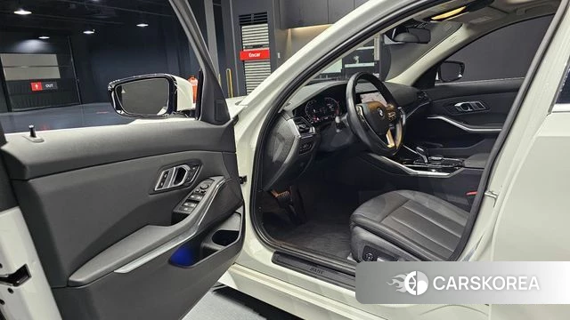 BMW 3 Series (G20) 2019 Белый из Кореи, фото 2