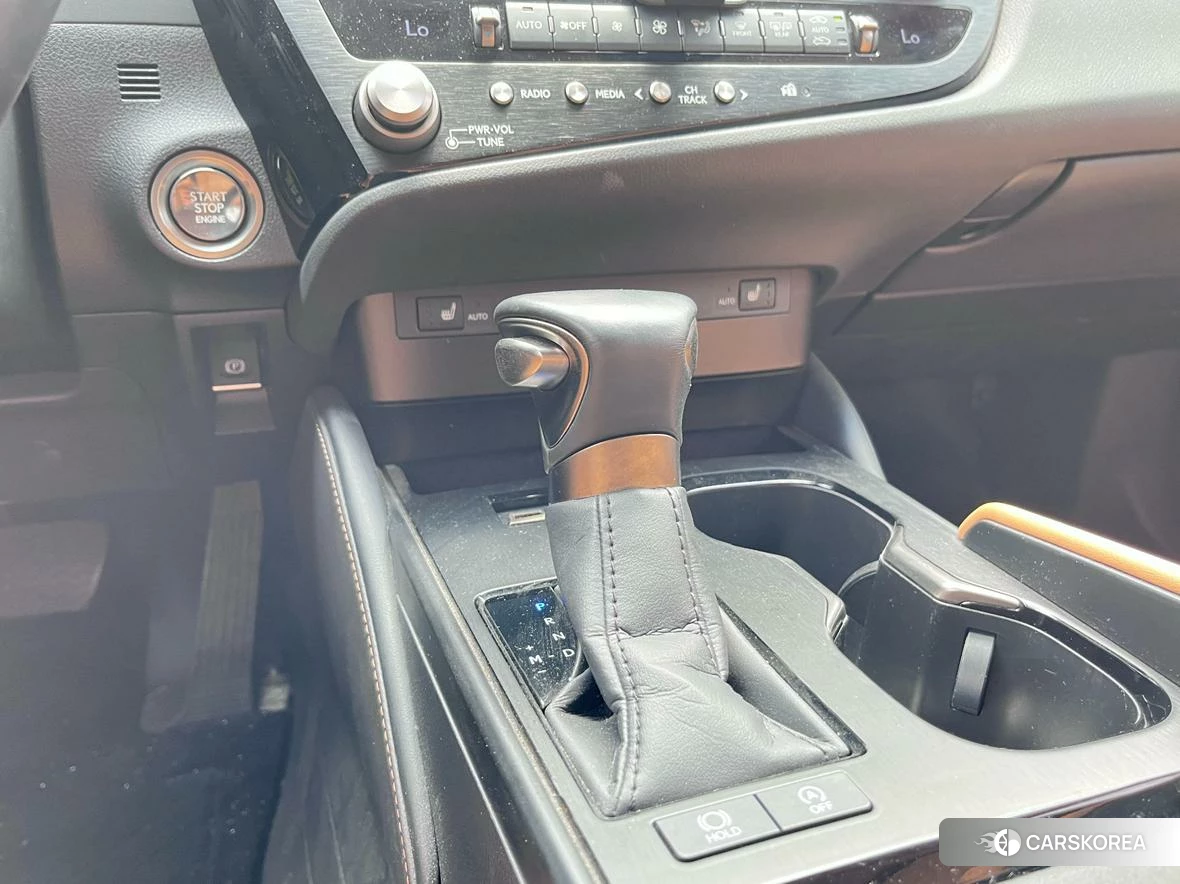 Lexus ES 2023 Белый из Китая, фото 2