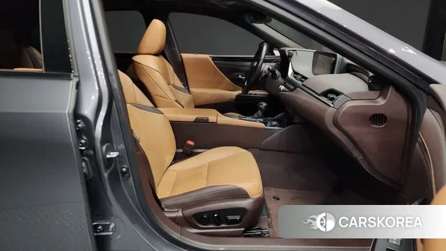 Lexus ES300h 7th generation 2021 Серый из Кореи, фото 2