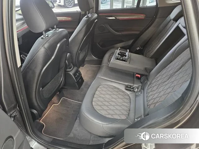 BMW X1 (F48) 2021 Черный из Кореи, фото 2