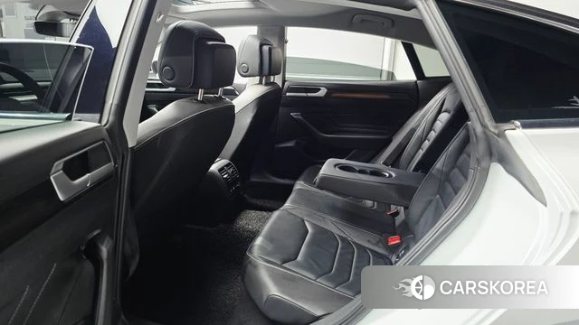 Volkswagen Arteon 2023 Белый из Кореи, фото 2