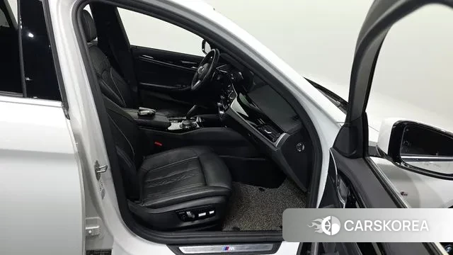 BMW 5 Series (G30) 2019 Белый из Кореи, фото 2