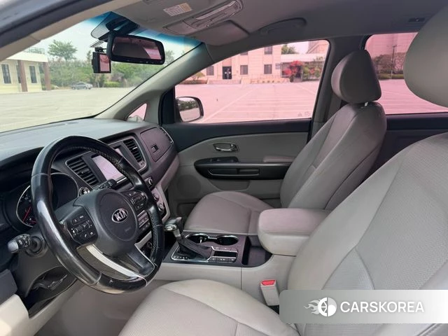 Kia The New Carnival 2018 Серебряный из Кореи, фото 2
