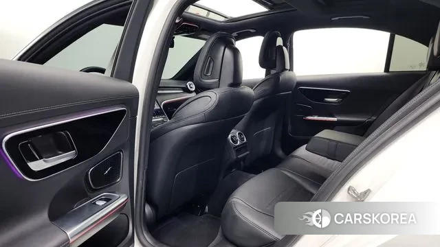 Mercedes-Benz C-Class W206 2022 Белый из Кореи, фото 2