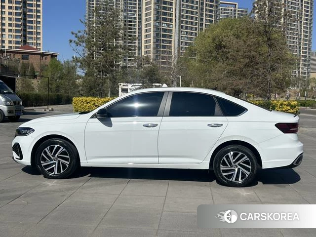 Volkswagen Lavida 2022 Белый из Китая, фото 2