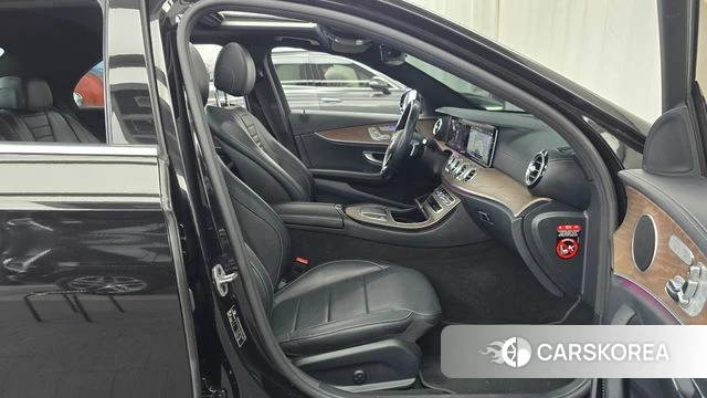 Mercedes-Benz E-Class W213 2021 Черный из Кореи, фото 2