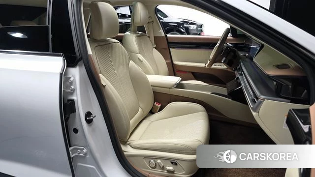 Hyundai Grandeur Hybrid (GN7) 2023 Белый из Кореи, фото 2