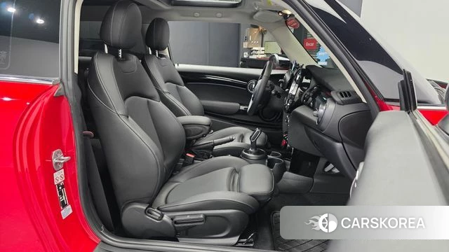 Mini Cooper 2023 Красный из Кореи, фото 2
