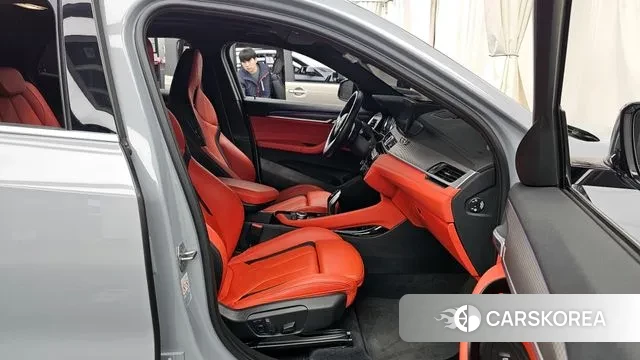 BMW X2 (F39) 2022 Светло-серебряный цвет из Кореи, фото 2