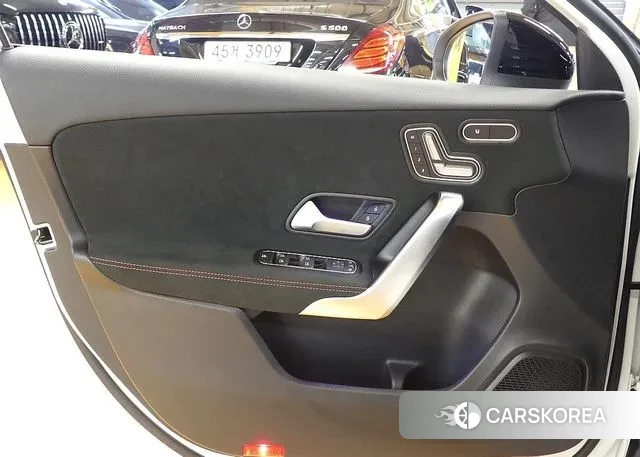 Mercedes-Benz A-Class W177 2023 Белый из Кореи, фото 2