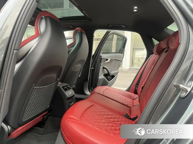 Audi S4 2023 Темно-серый из Китая, фото 2