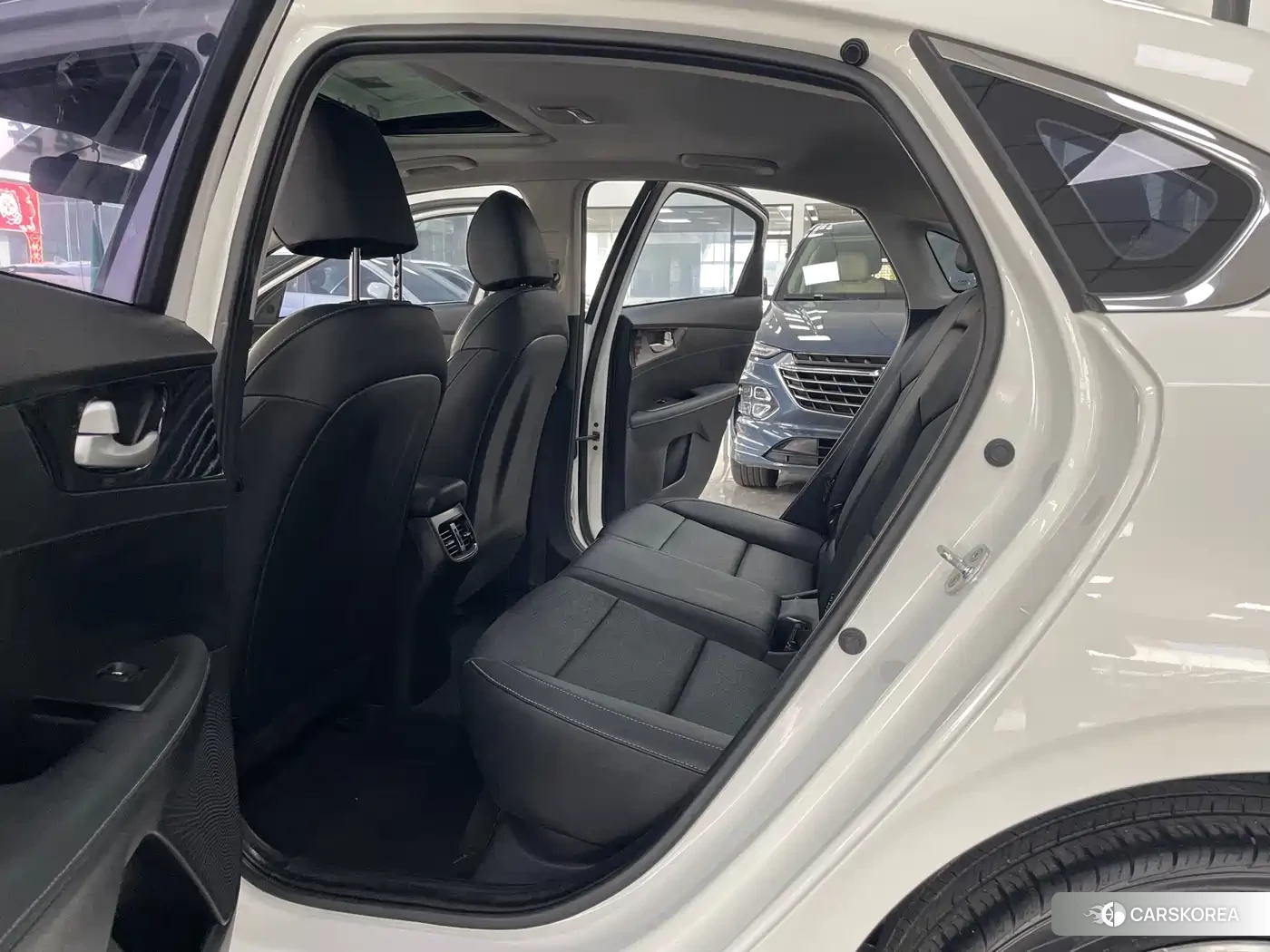 Kia K3 2022 Белый из Китая, фото 2