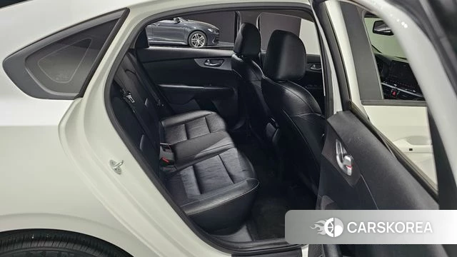 Kia The New K3 2nd generation 2022 Белый из Кореи, фото 2