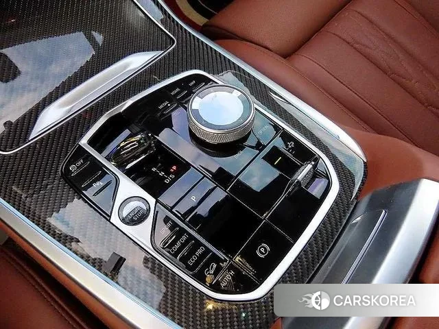 BMW X7 (G07) 2025 Белый из Кореи, фото 2