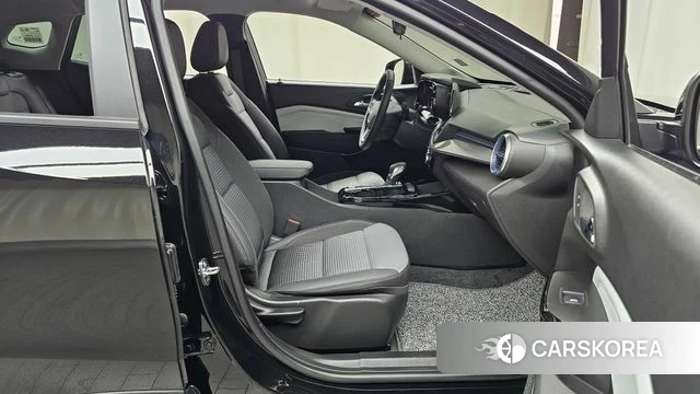 Chevrolet (GM Daewoo) Trax Crossover 2023 Черный из Кореи, фото 2