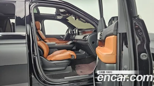 Lincoln Navigator 4th generation 2021 Черный из Кореи, фото 2