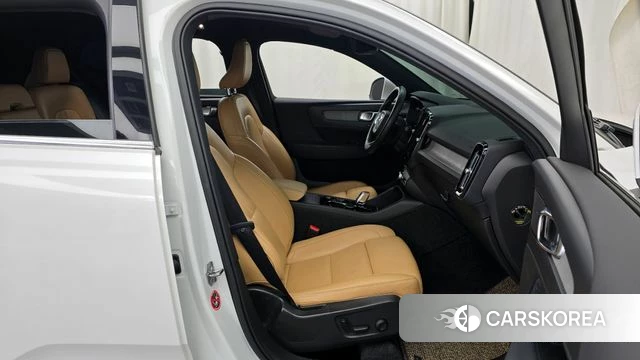 Volvo XC40 2021 Белый из Кореи, фото 2