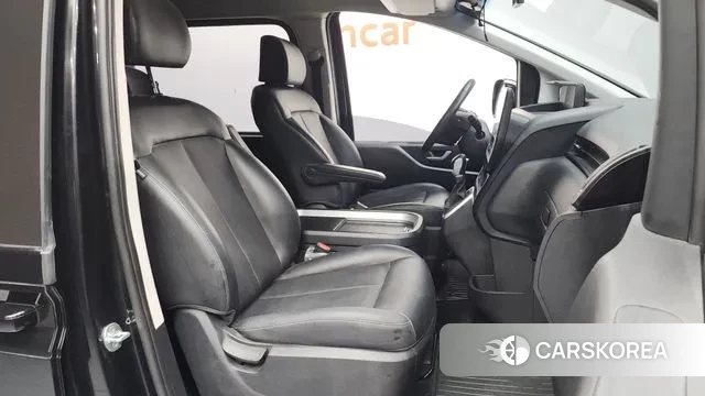 Hyundai Staria 2022 Черный из Кореи, фото 2