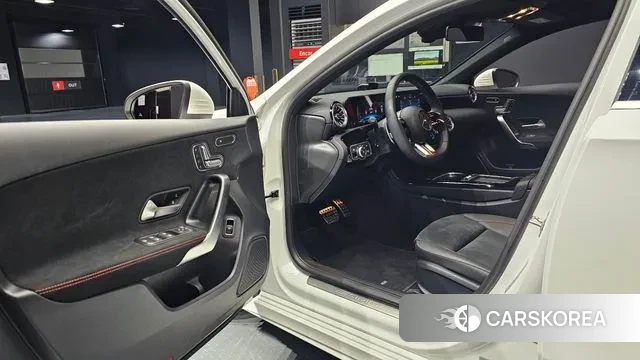 Mercedes-Benz A-Class W177 2024 Белый из Кореи, фото 2