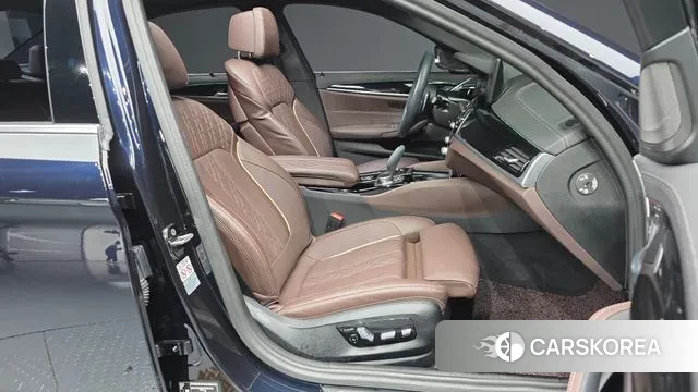 BMW 5 Series (G30) 2023 Черный из Кореи, фото 2