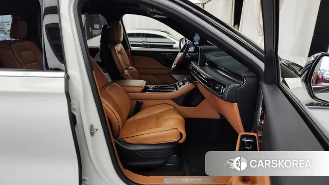 Lincoln Aviator 2nd generation 2022 Белый из Кореи, фото 2