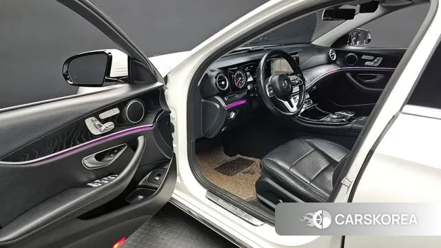 Mercedes-Benz E-Class W213 2018 Белый из Кореи, фото 2