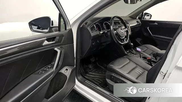 Volkswagen Tiguan second Generation 2020 Белый из Кореи, фото 2