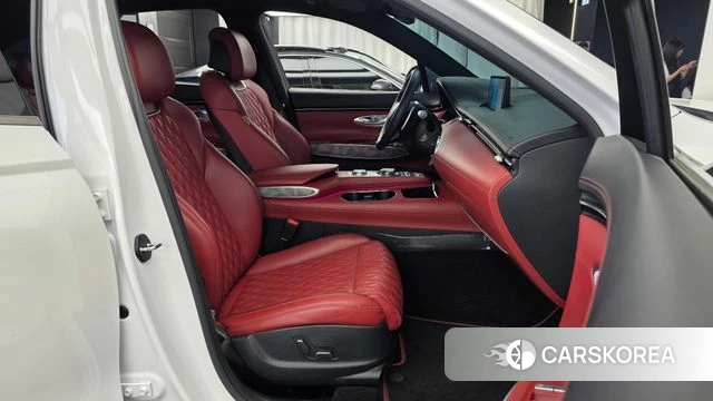 Genesis GV70 2022 Белый из Кореи, фото 2
