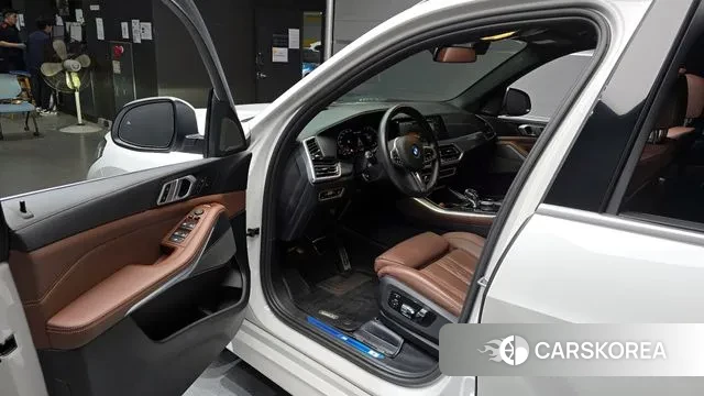 BMW X5 (G05) 2023 Белый из Кореи, фото 2