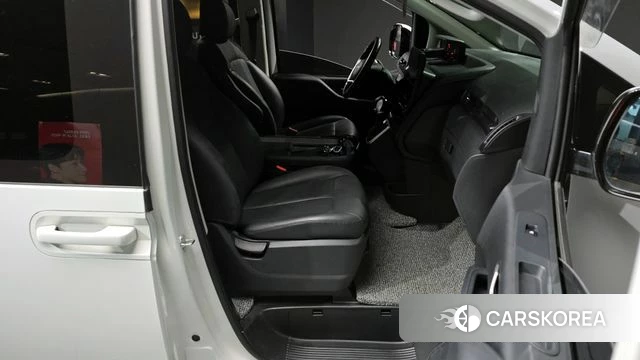 Hyundai Staria 2023 Белый из Кореи, фото 2