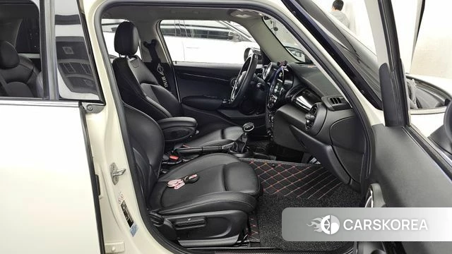 Mini Cooper 2018 Жемчужный цвет из Кореи, фото 2