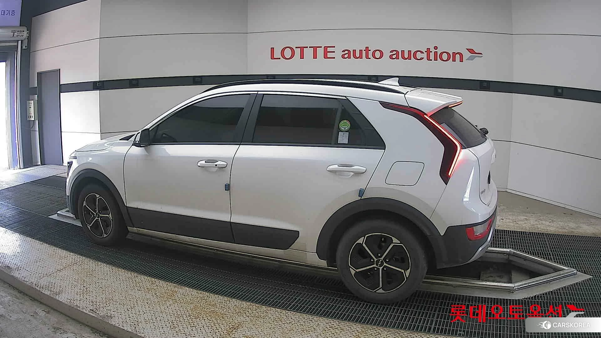 Kia Niro Hybrid 2022 Snow White Pearl (optional) из Кореи, фото 2