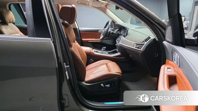 BMW X7 (G07) 2022 Песочный из Кореи, фото 2