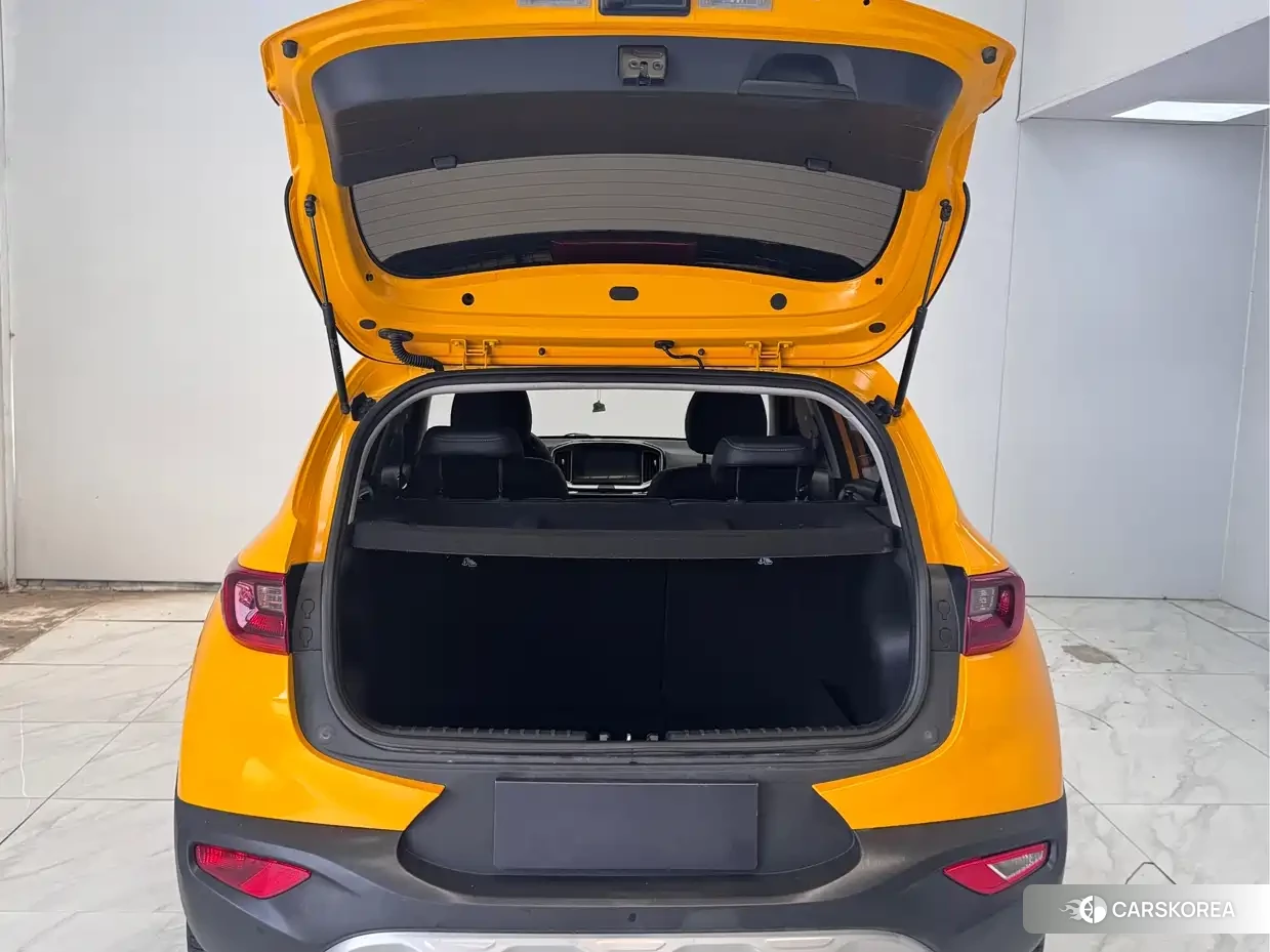 Kia KX1 2022 Yellow/orange из Китая, фото 2