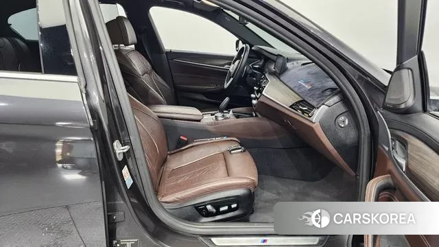 BMW 5 Series (G30) 2020 Серый из Кореи, фото 2