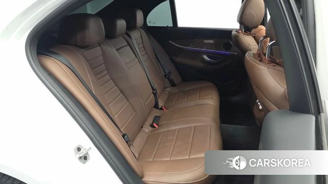 Mercedes-Benz E-Class W213 2023 Белый из Кореи, фото 2