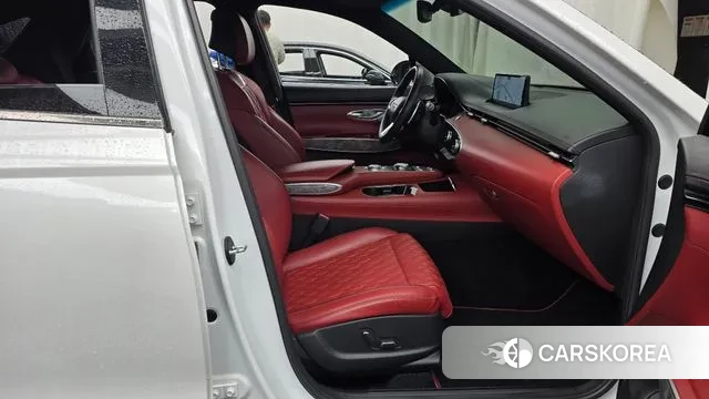 Genesis GV70 2021 Белый из Кореи, фото 2