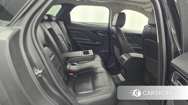 Jaguar F-PACE 2020 Черный из Кореи, фото 2