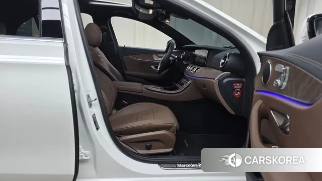 Mercedes-Benz E-Class W213 2022 Белый из Кореи, фото 2